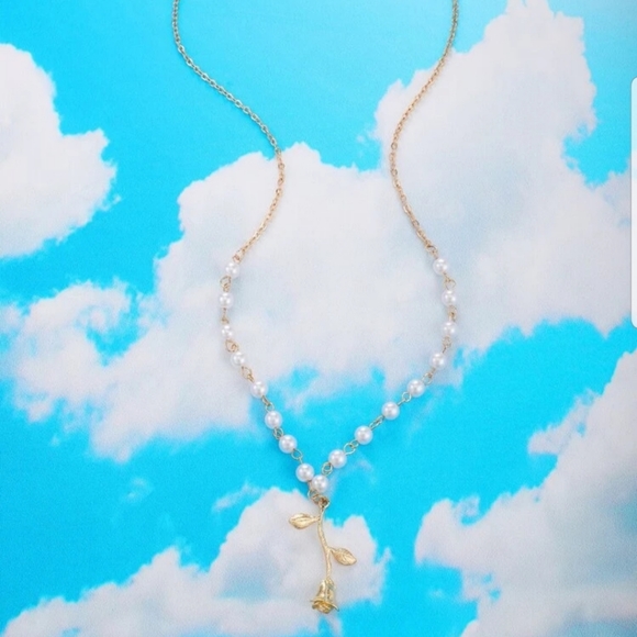 *Leighton* Pearl and Rose Necklace - Picture 3 of 5